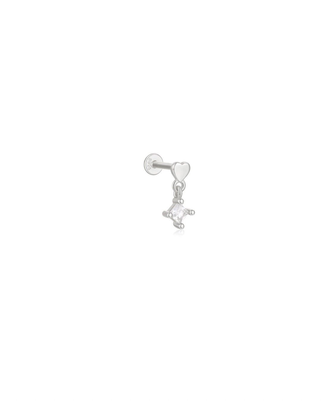 Piercing med sølvhjerte vedhæng