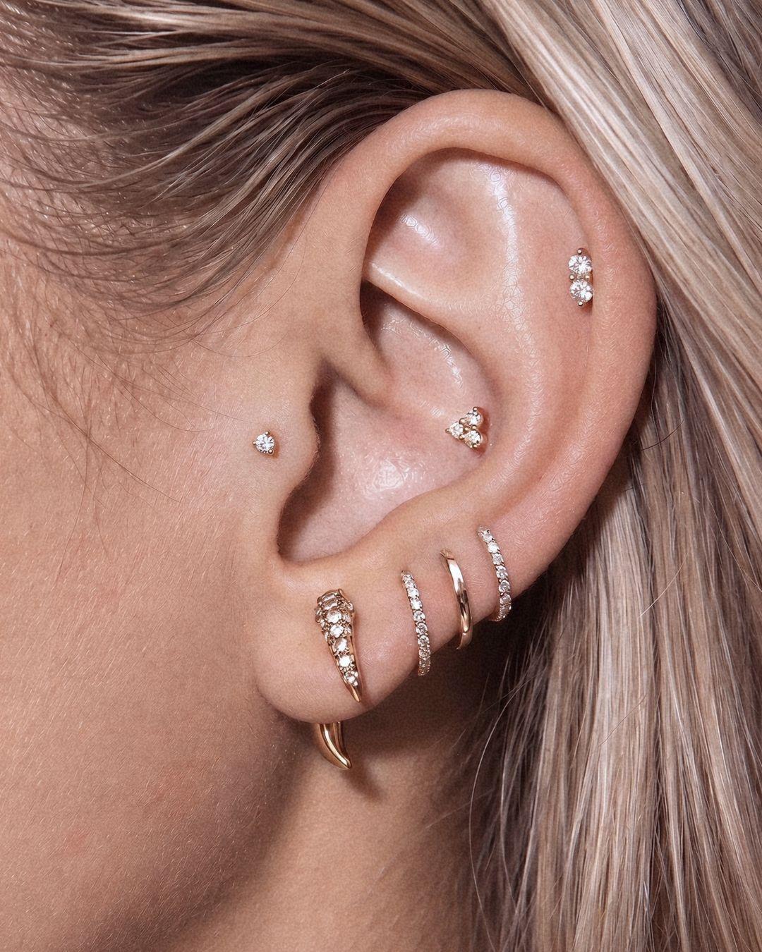Piercing ørering flatback med 3 zirkoner  — Noa