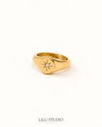 Ring signet med zirkon forgyldt — Romy