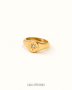 Ring signet med zirkon forgyldt — Romy