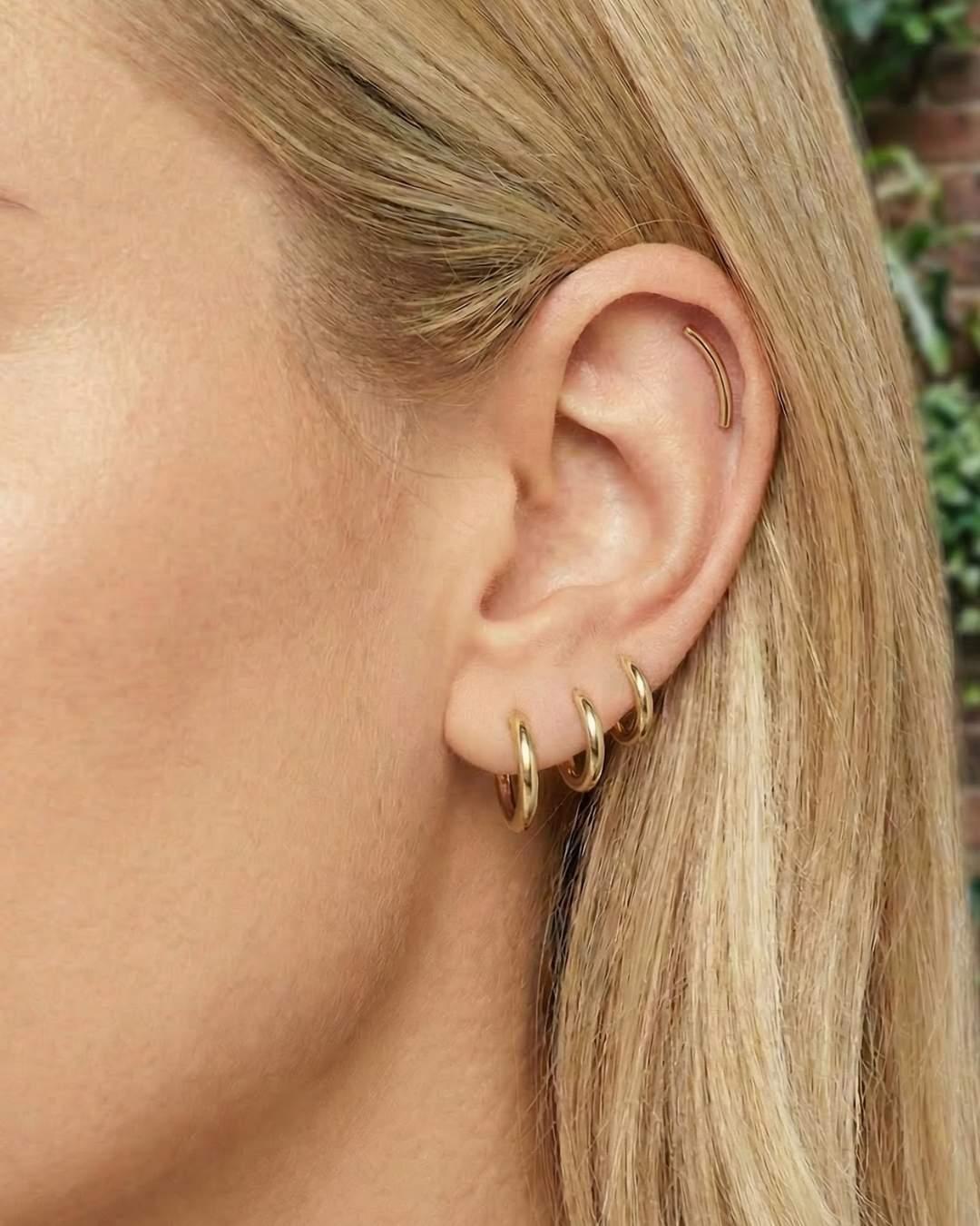 buet guld piercing ørering med flad lås