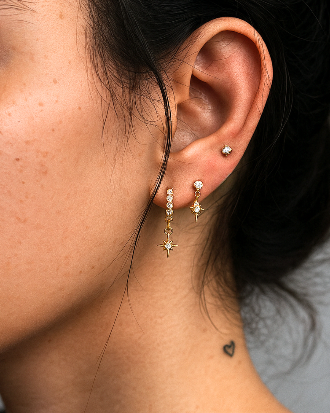 øreringe med måner og stjerne