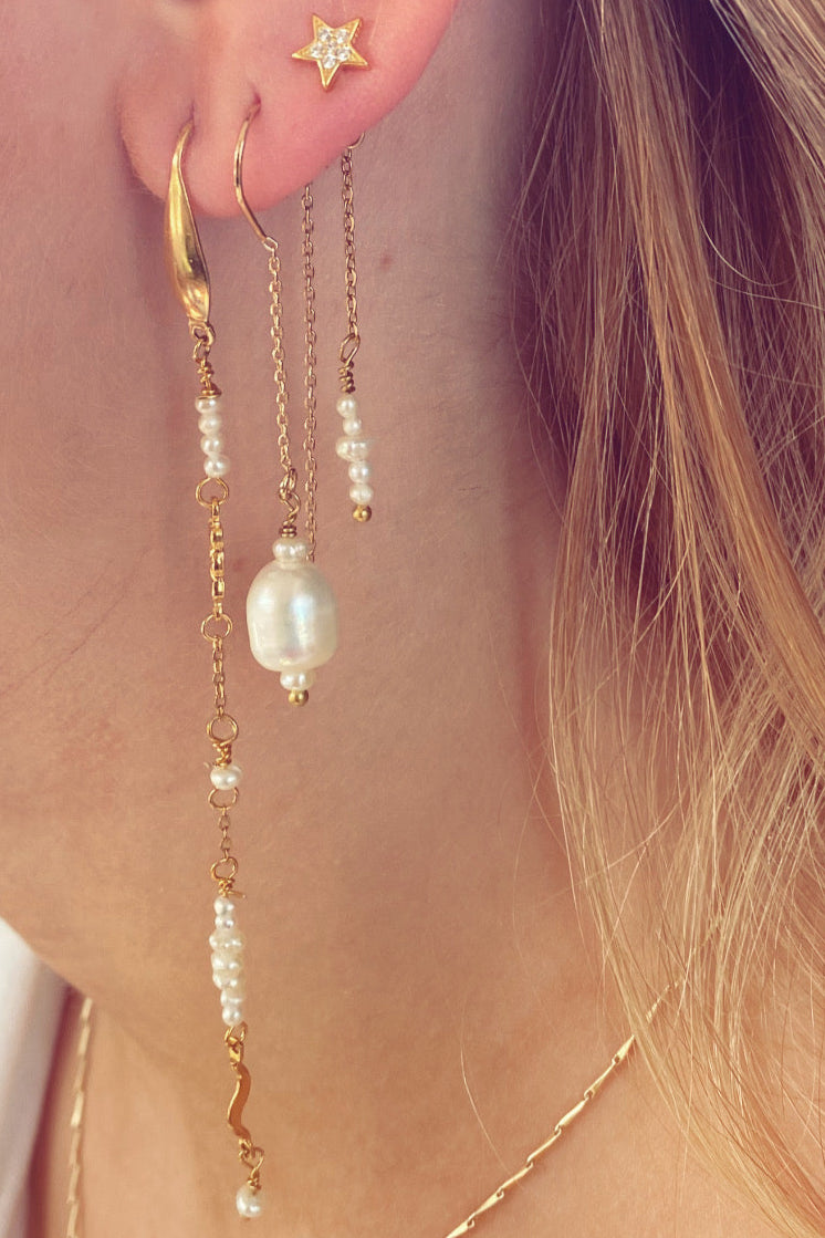 Elsa Behind Ear Earring med ferskvandsperler
