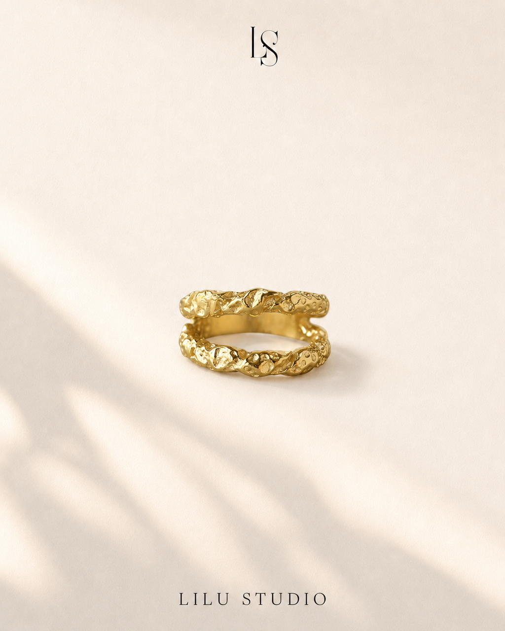Ring dobbelt hamret molten forgyldt – Cleo Double