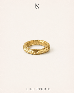 Ring hamret molten forgyldt — Runa