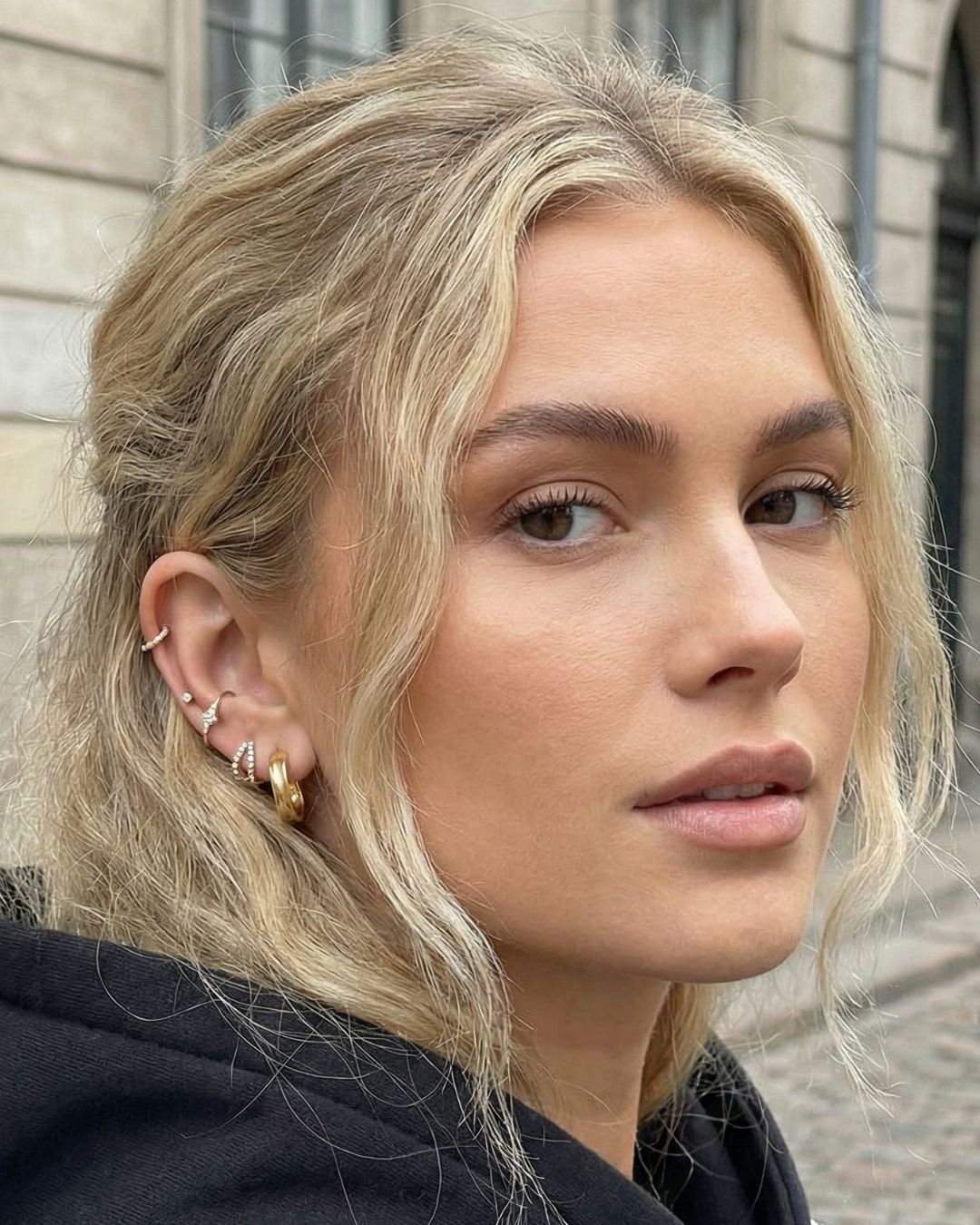 forskellige piercinger og øreringe der passer sammen.jpg