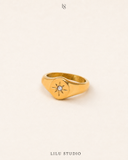 Ring signet med zirkon forgyldt – Helia