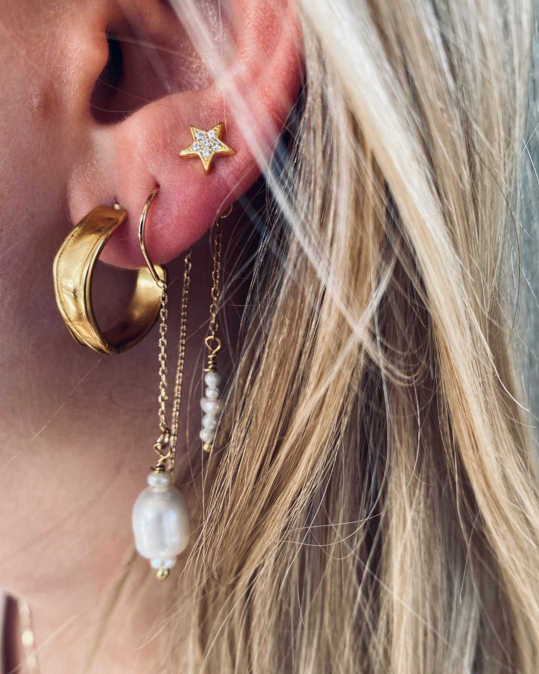 Ely forgyldt kædeørering med ferskvandsperler