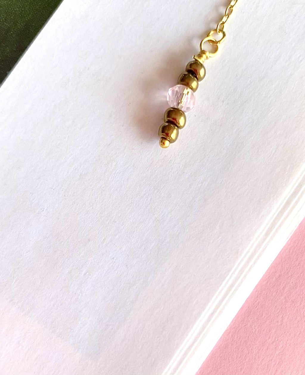 Jane Behind Ear Earring ørering med lyserøde og guldbelagte perler