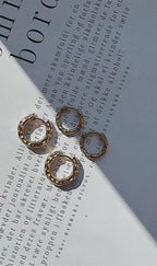 Øreringe hoops hamret mini — Cleo