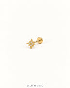 Skye stjerne-piercing med push pin luk og flat back – forgyldt, packshot